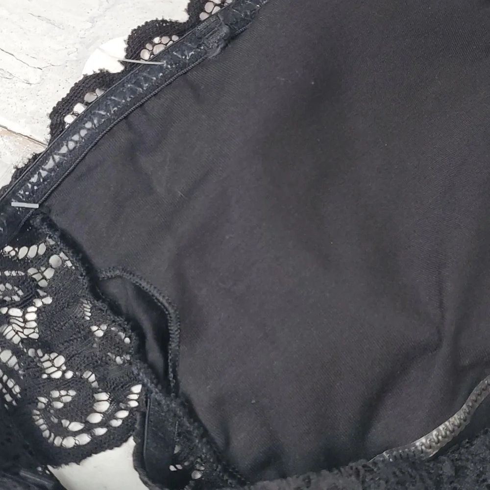 5/$30 🎀 Flirtitude | Black Lace Strapless Bandeau Bra With Convertible Straps - Picture 7 of 10